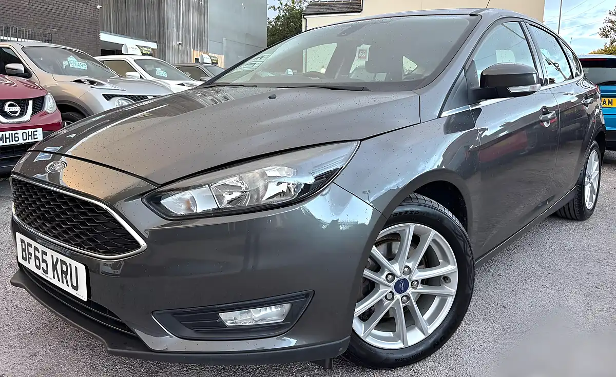 Used 2015 Ford Focus Zetec Grey - Interior and Exterior details 4
