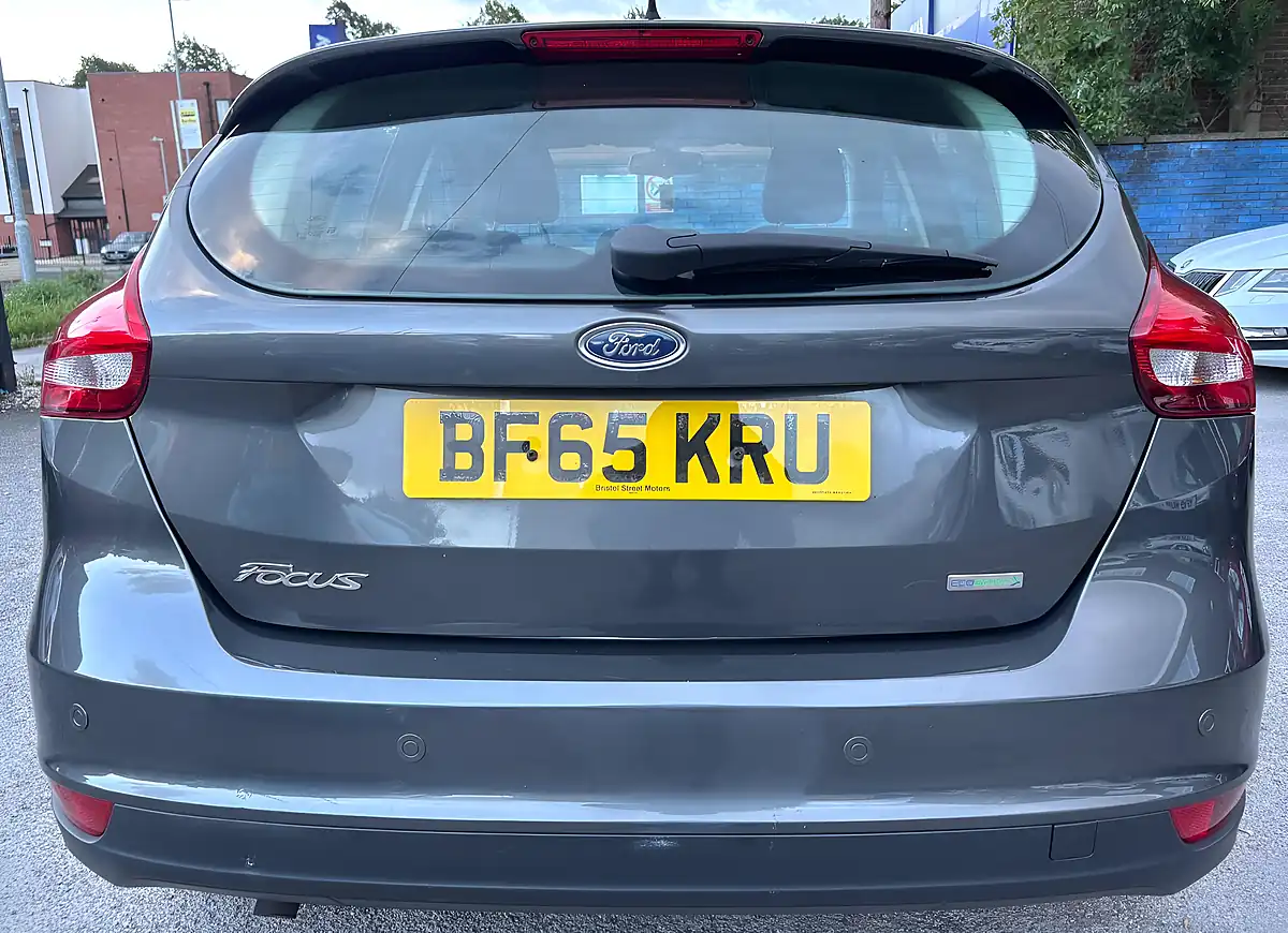 Used 2015 Ford Focus Zetec Grey - Interior and Exterior details 7