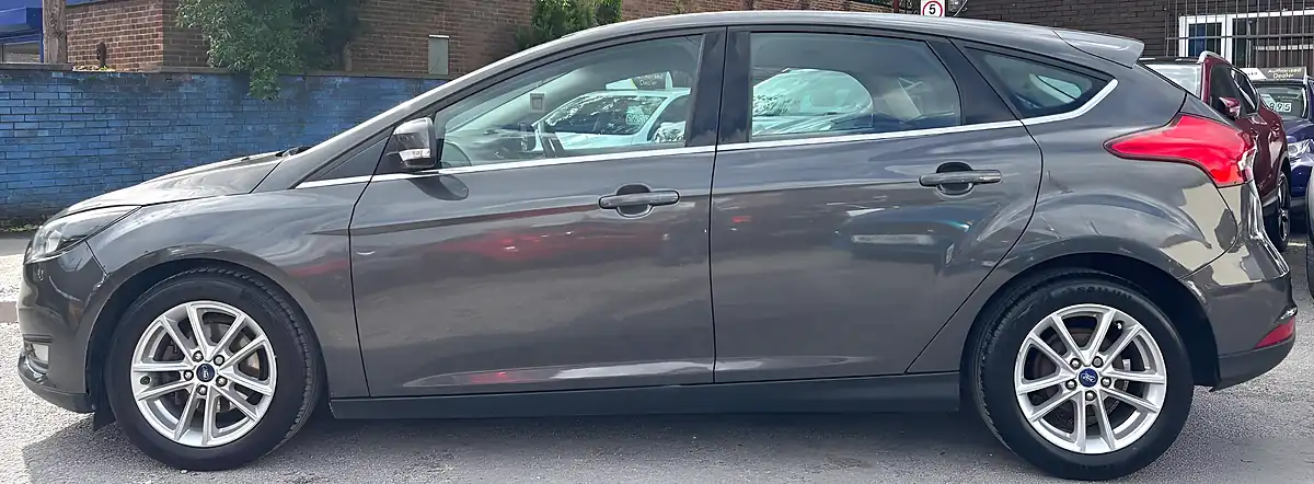 Used 2015 Ford Focus Zetec Grey - Interior and Exterior details 9