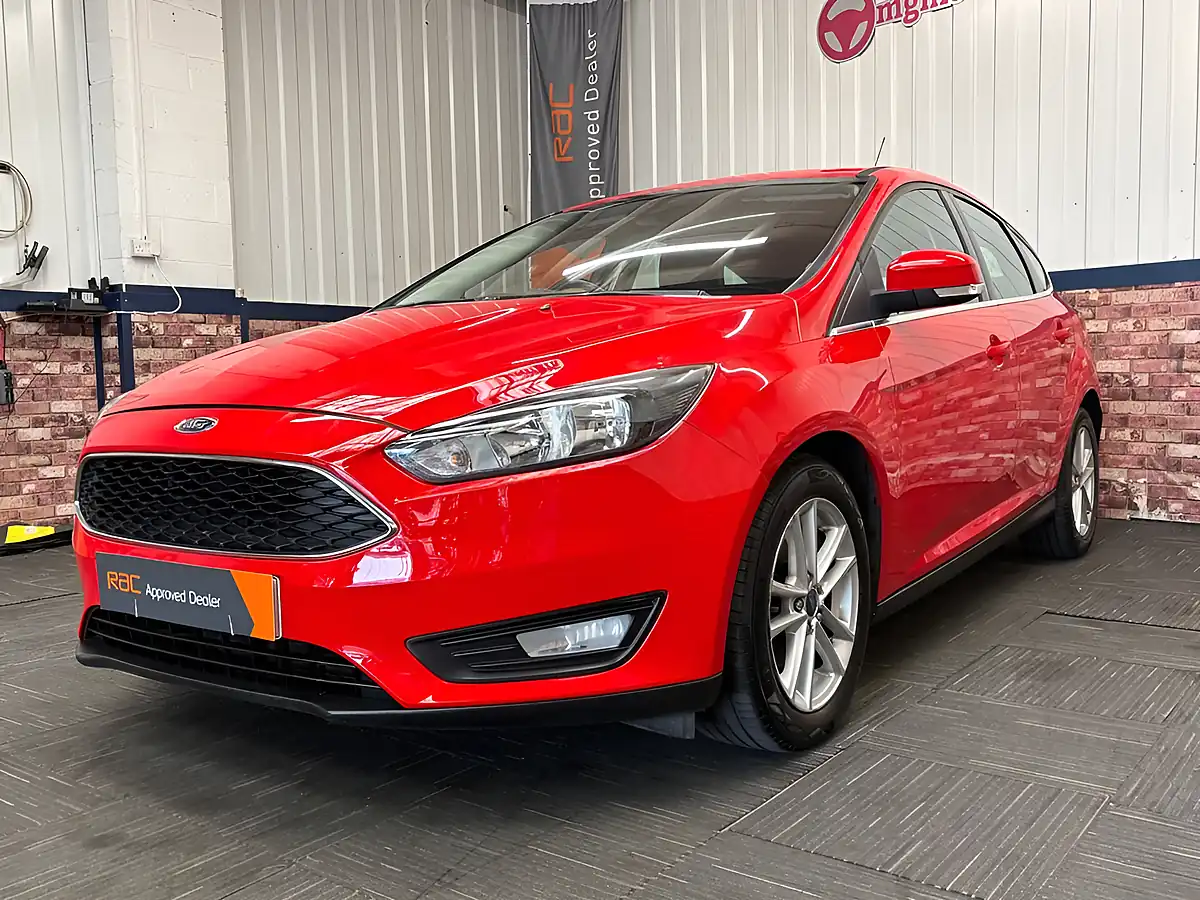 Used 2015 Ford Focus Zetec Race Red - Interior and Exterior details 13