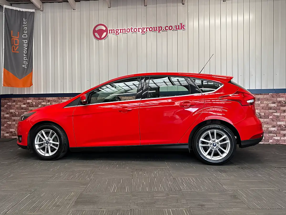 Used 2015 Ford Focus Zetec Race Red - Interior and Exterior details 14