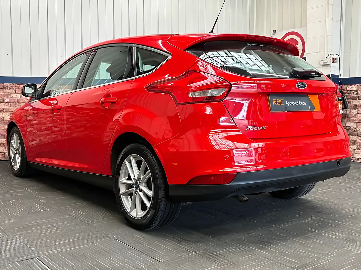 Used 2015 Ford Focus Zetec Race Red - Interior and Exterior details 16