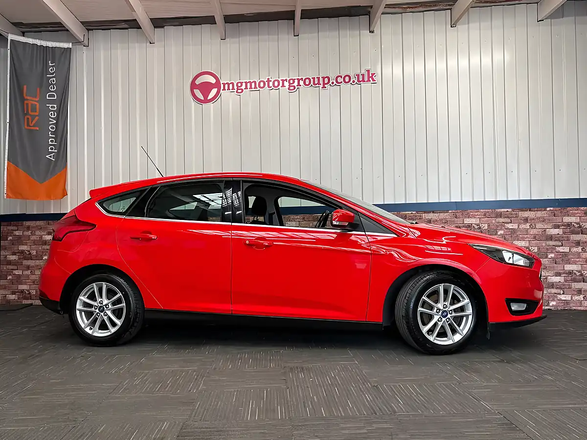 Used 2015 Ford Focus Zetec Race Red - Interior and Exterior details 3