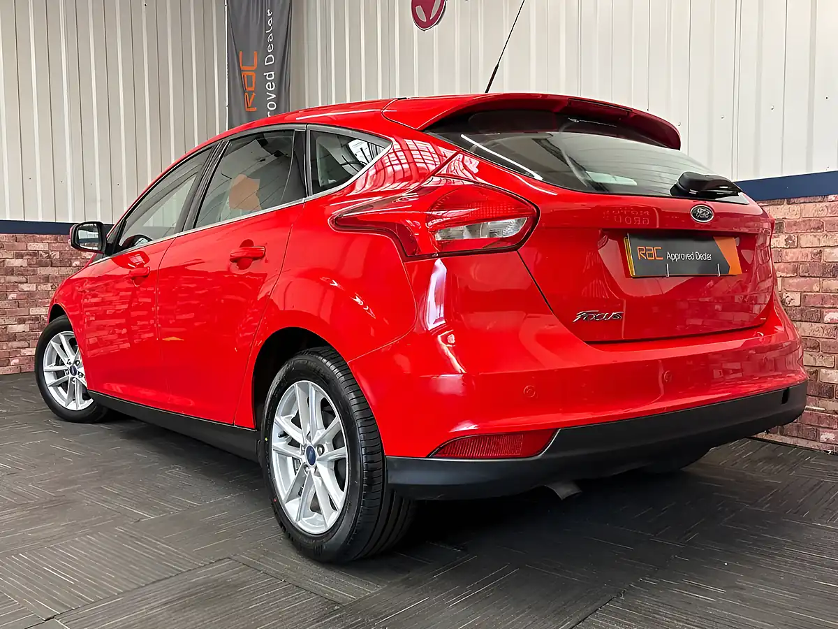 Used 2015 Ford Focus Zetec Race Red - Interior and Exterior details 5