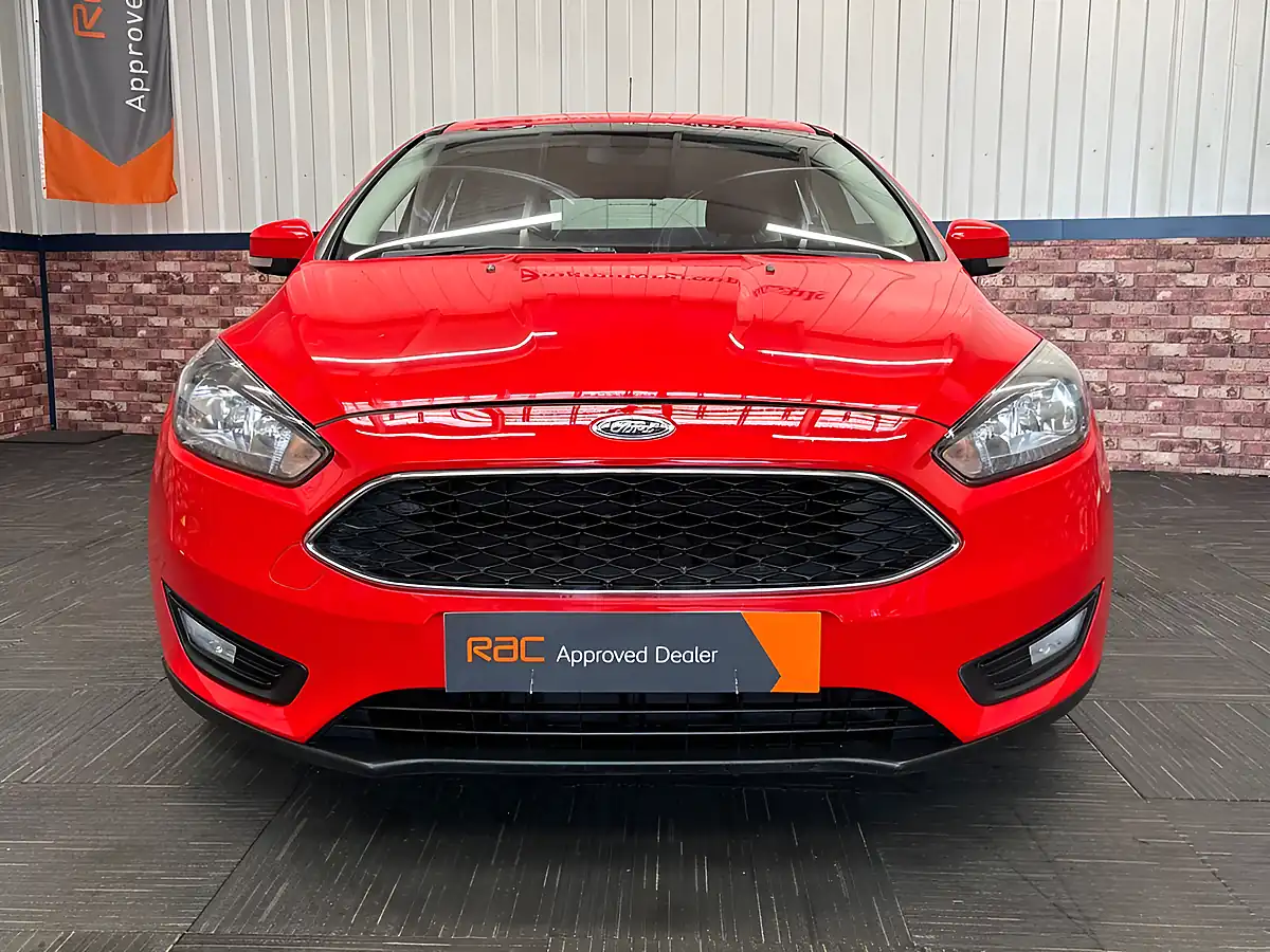 Used 2015 Ford Focus Zetec Race Red - Interior and Exterior details 6