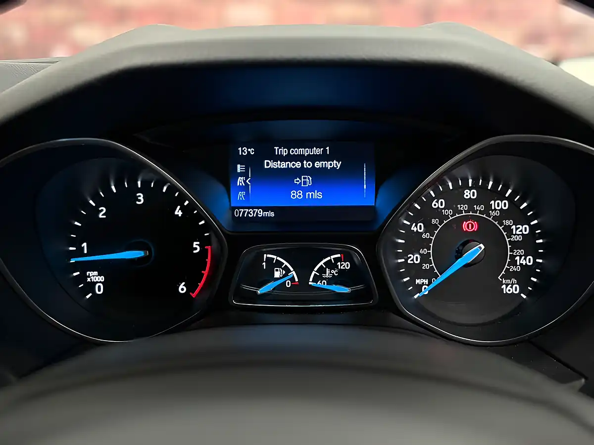 Used 2015 Ford Focus Zetec Race Red - Interior and Exterior details 8