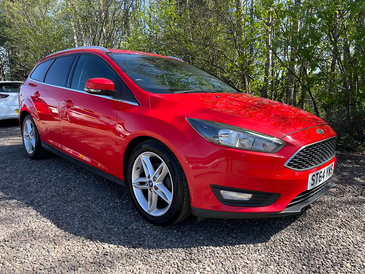 Used 2015 Ford Focus Zetec Red - Front View