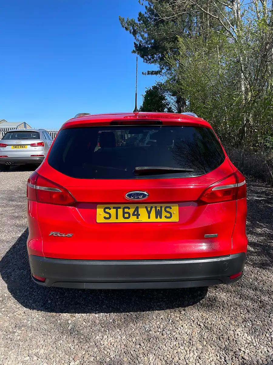 Used 2015 Ford Focus Zetec Red - Interior and Exterior details 10