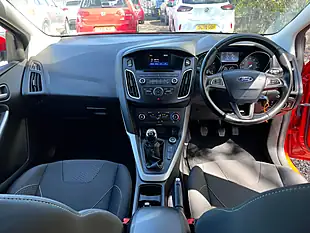 Used 2015 Ford Focus Zetec Red - Interior and Exterior details 14