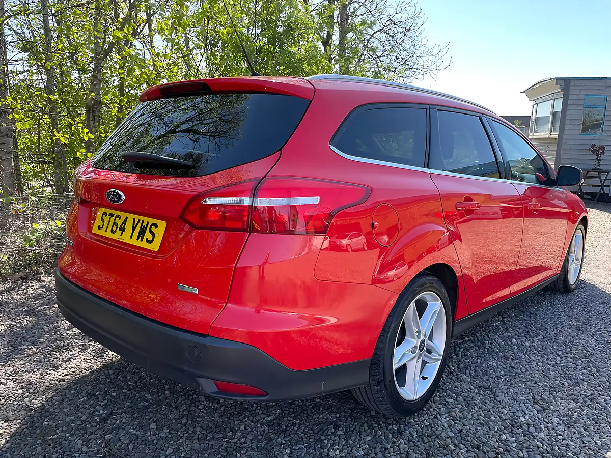 Used 2015 Ford Focus Zetec Red - Interior and Exterior details 3