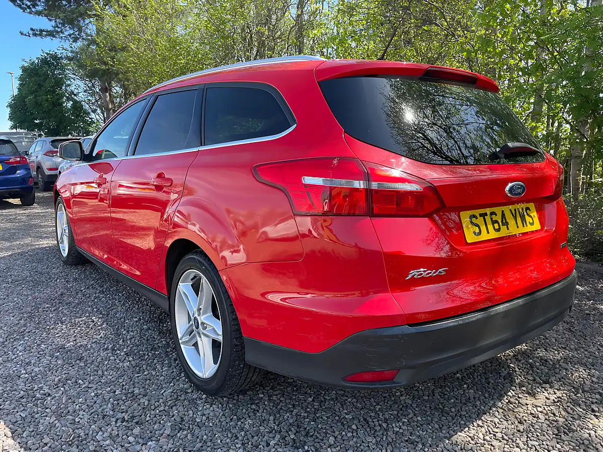 Used 2015 Ford Focus Zetec Red - Interior and Exterior details 4