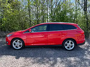 Used 2015 Ford Focus Zetec Red - Interior and Exterior details 6