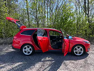 Used 2015 Ford Focus Zetec Red - Interior and Exterior details 7