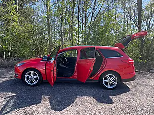 Used 2015 Ford Focus Zetec Red - Interior and Exterior details 8