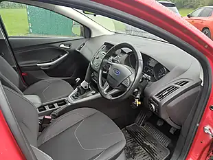 Used 2015 Ford Focus Zetec Red - Interior and Exterior details 11