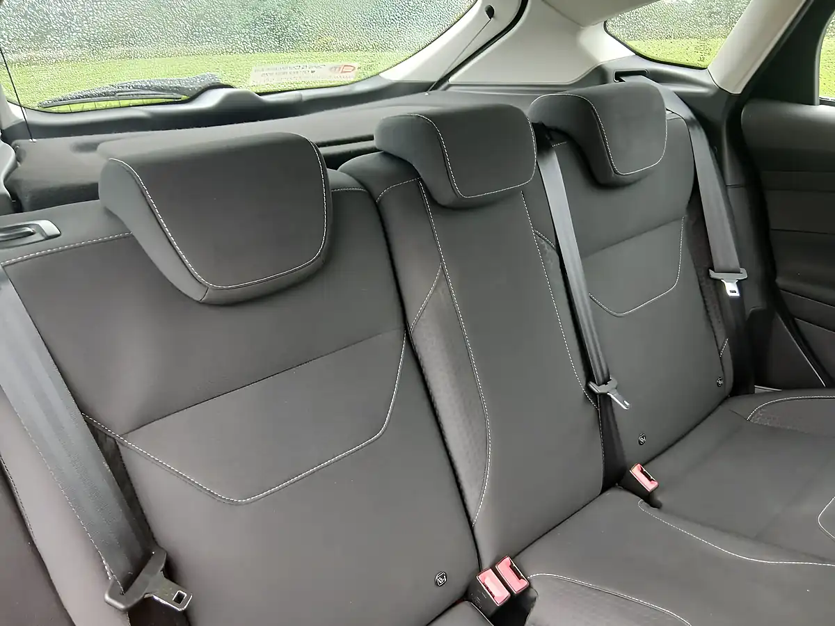 Used 2015 Ford Focus Zetec Red - Interior and Exterior details 13