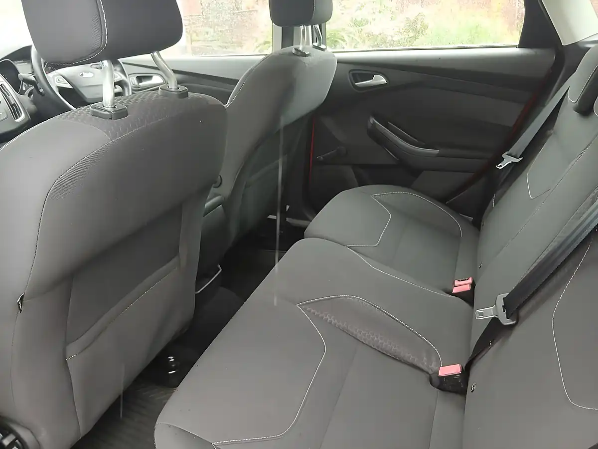 Used 2015 Ford Focus Zetec Red - Interior and Exterior details 14