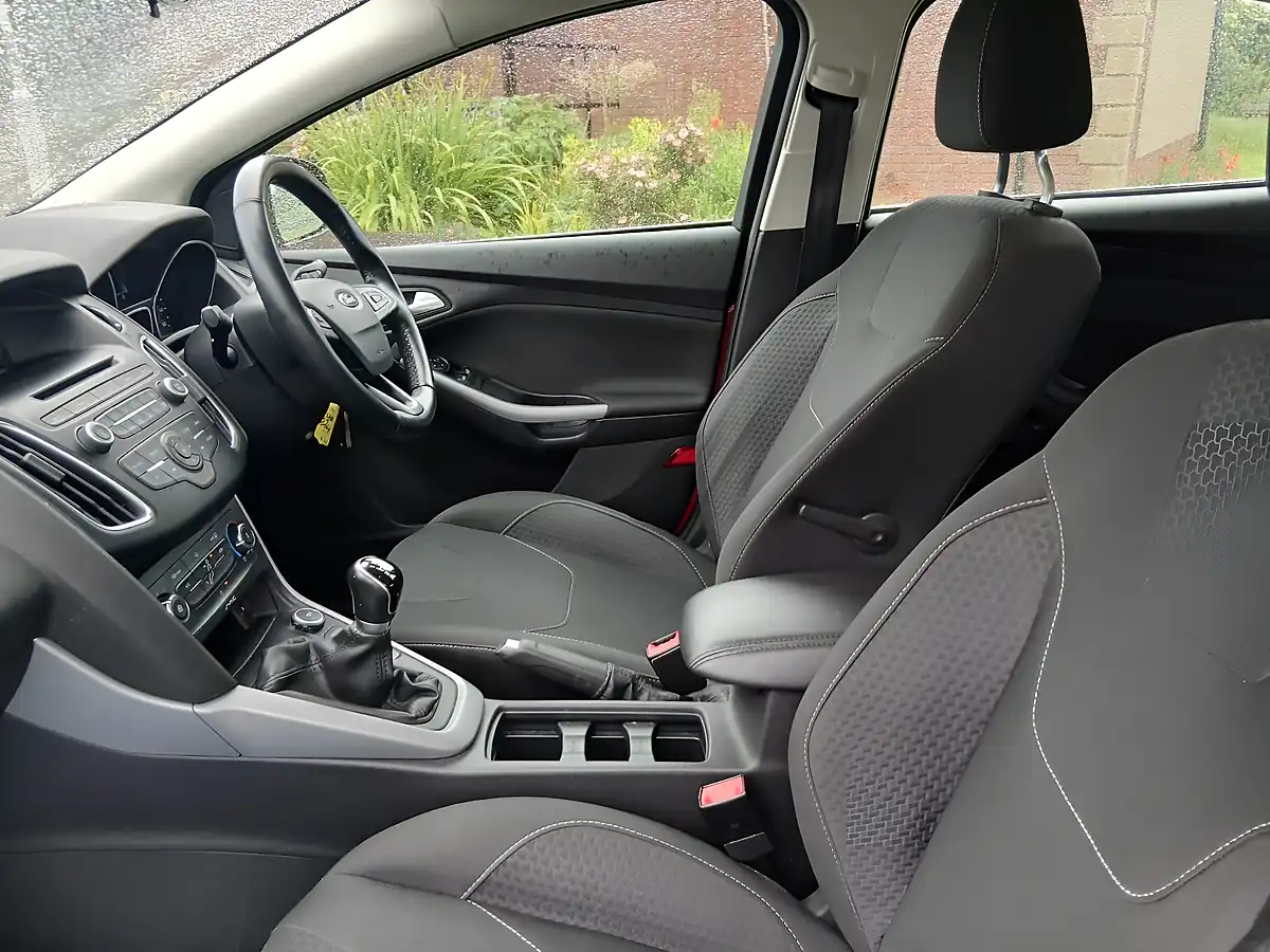 Used 2015 Ford Focus Zetec Red - Interior and Exterior details 15