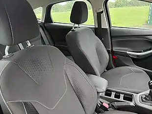 Used 2015 Ford Focus Zetec Red - Interior and Exterior details 16