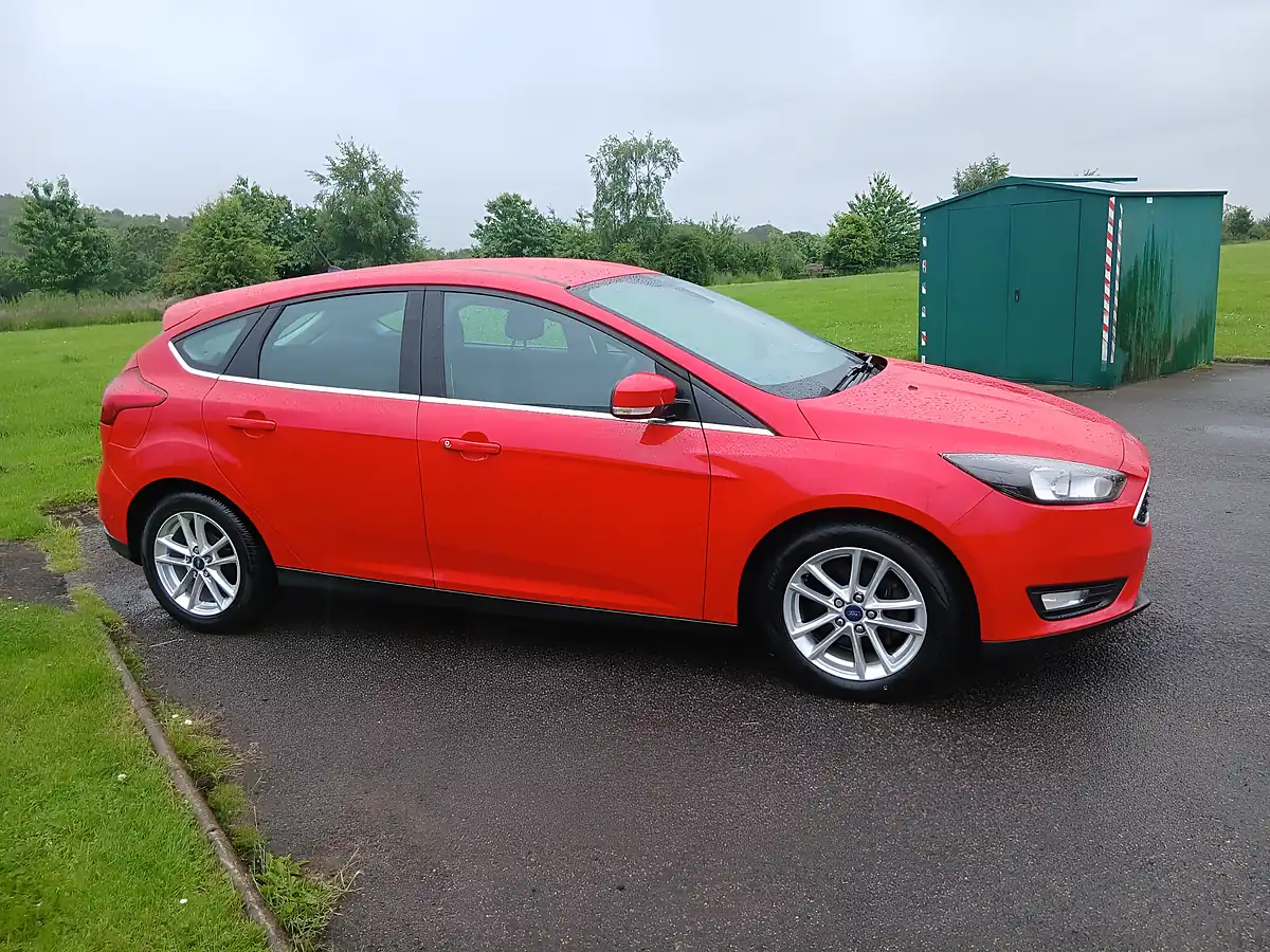 Used 2015 Ford Focus Zetec Red - Interior and Exterior details 2
