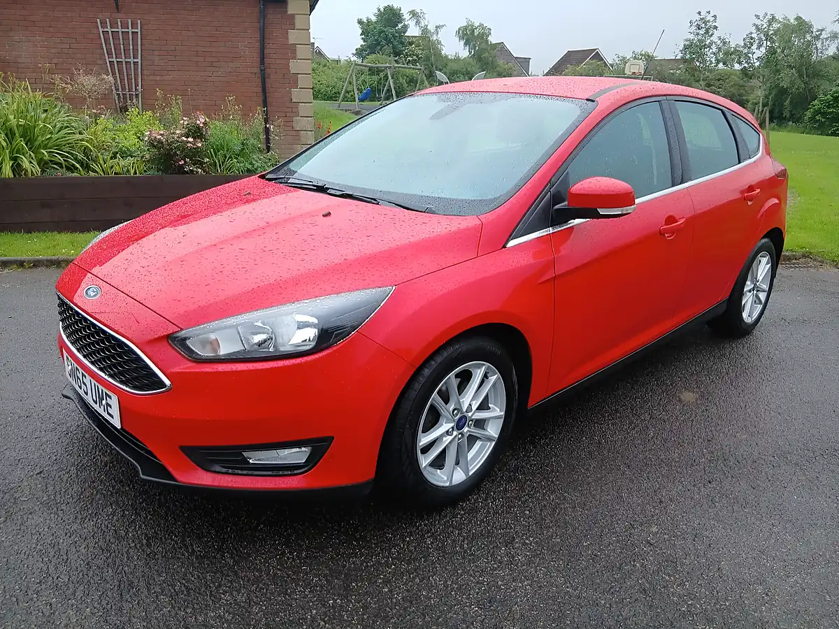 Used 2015 Ford Focus Zetec Red - Interior and Exterior details 5