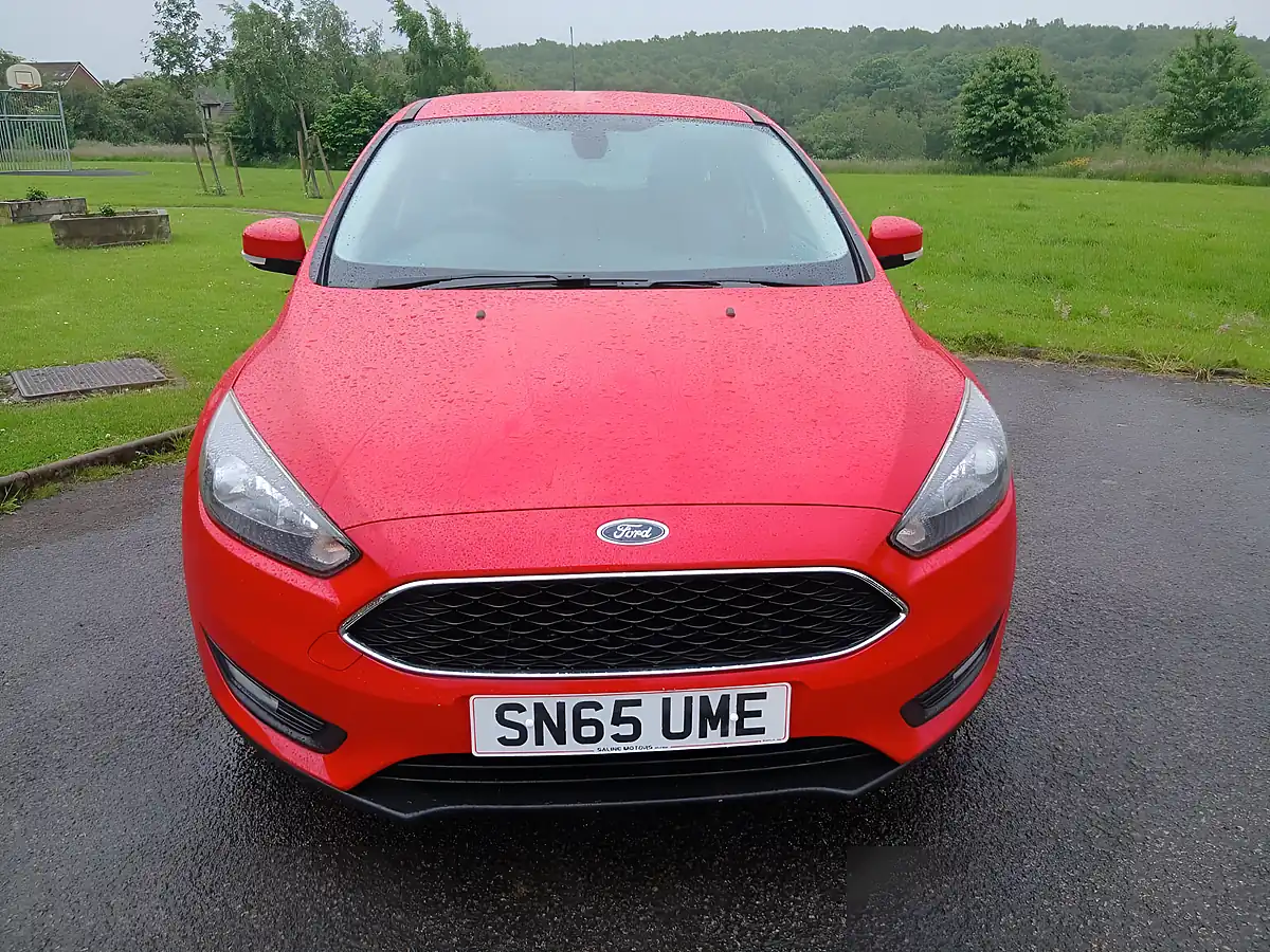 Used 2015 Ford Focus Zetec Red - Interior and Exterior details 6