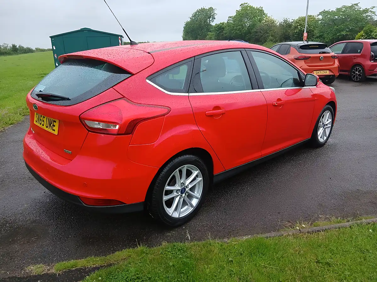 Used 2015 Ford Focus Zetec Red - Interior and Exterior details 7