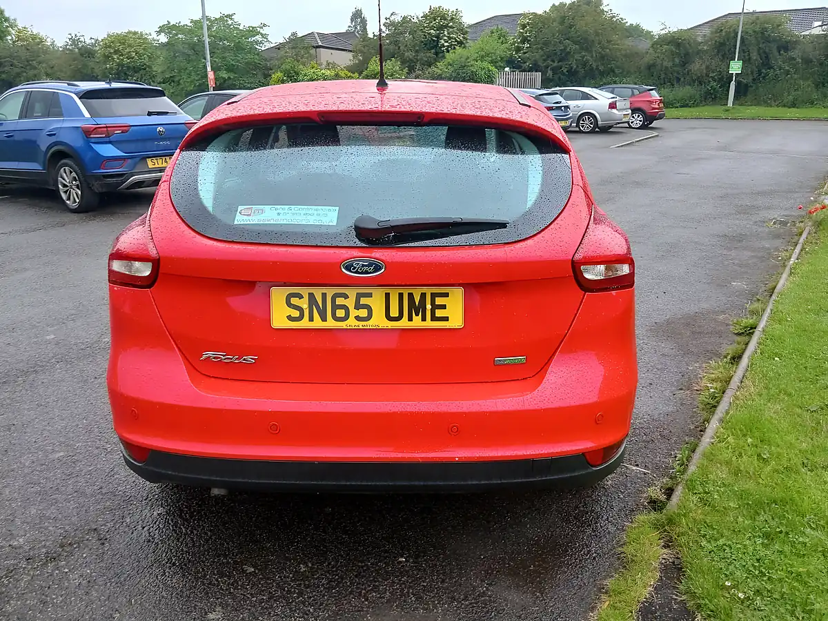 Used 2015 Ford Focus Zetec Red - Interior and Exterior details 8
