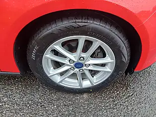 Used 2015 Ford Focus Zetec Red - Interior and Exterior details 9