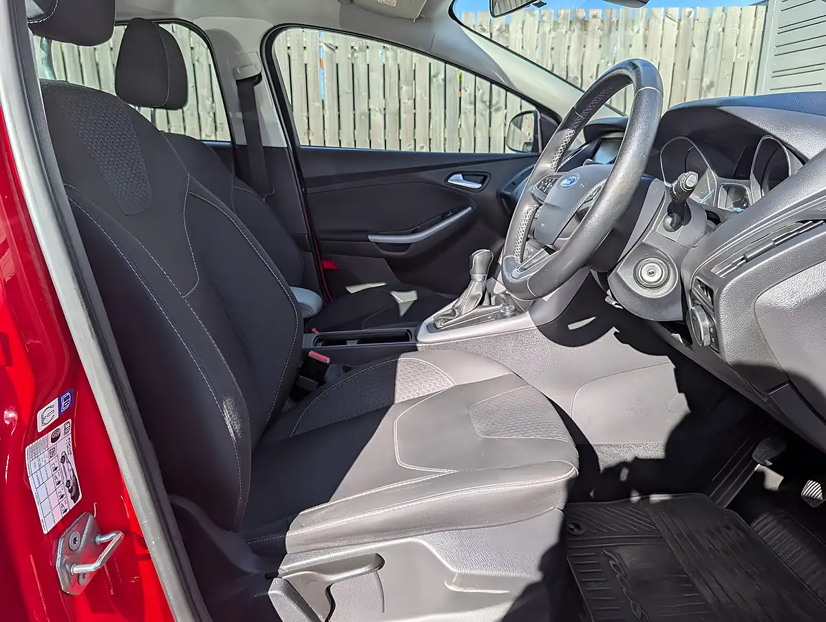 Used 2015 Ford Focus Zetec Red - Interior and Exterior details 12