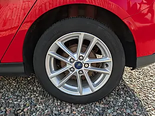 Used 2015 Ford Focus Zetec Red - Interior and Exterior details 14