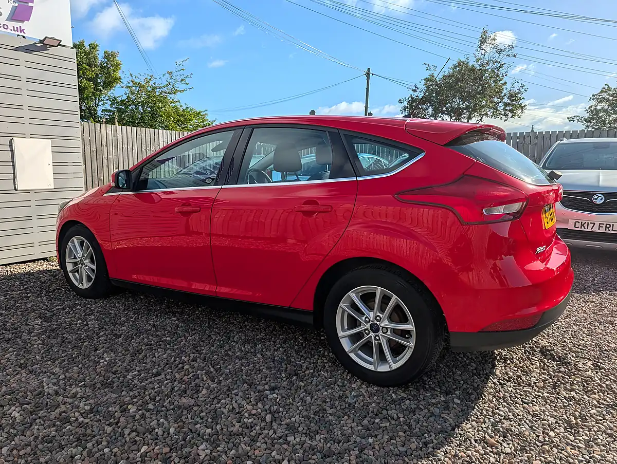 Used 2015 Ford Focus Zetec Red - Interior and Exterior details 20