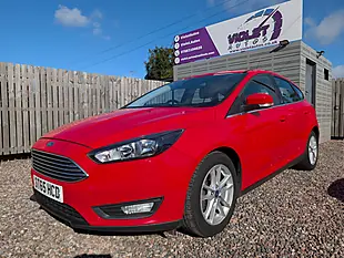 Used 2015 Ford Focus Zetec Red - Interior and Exterior details 3