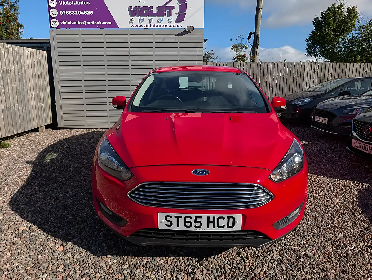 Used 2015 Ford Focus Zetec Red - Interior and Exterior details 5