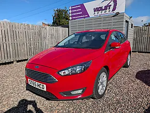 Used 2015 Ford Focus Zetec Red - Interior and Exterior details 6