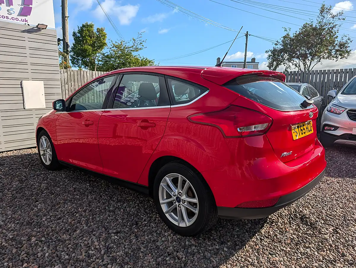 Used 2015 Ford Focus Zetec Red - Interior and Exterior details 7