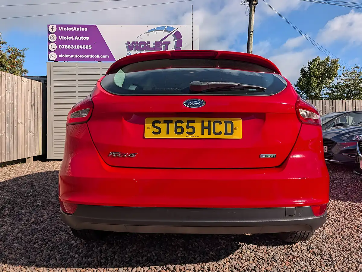 Used 2015 Ford Focus Zetec Red - Interior and Exterior details 8