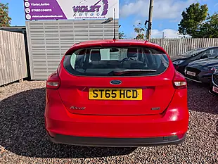 Used 2015 Ford Focus Zetec Red - Interior and Exterior details 9