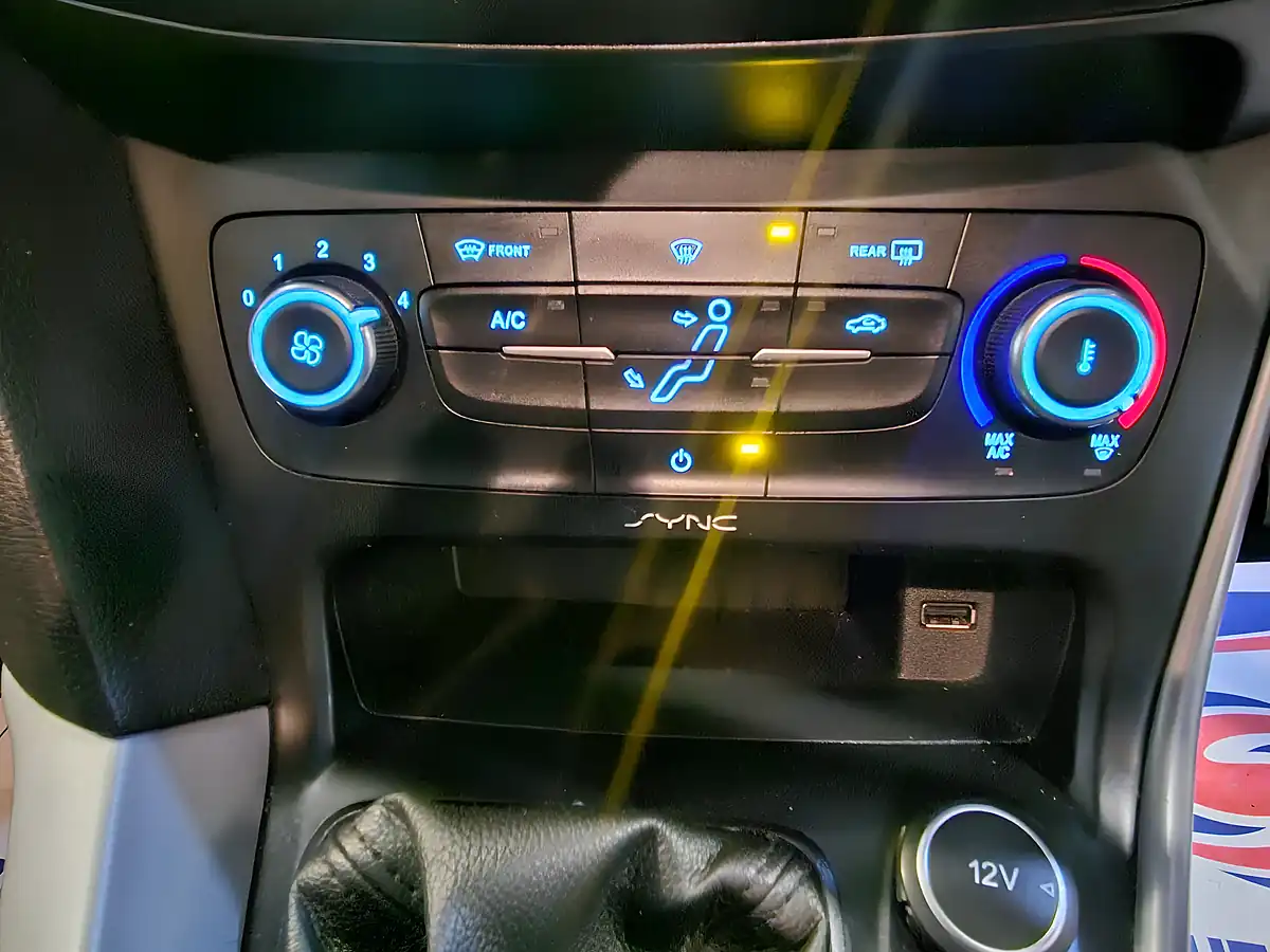 Used 2015 Ford Focus Zetec Red - Interior and Exterior details 12