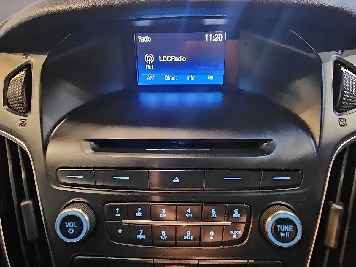 Used 2015 Ford Focus Zetec Red - Interior and Exterior details 13