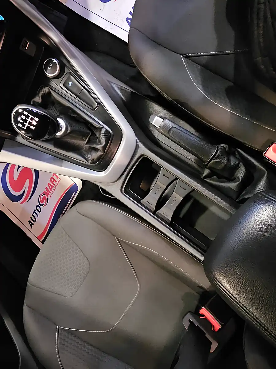 Used 2015 Ford Focus Zetec Red - Interior and Exterior details 14