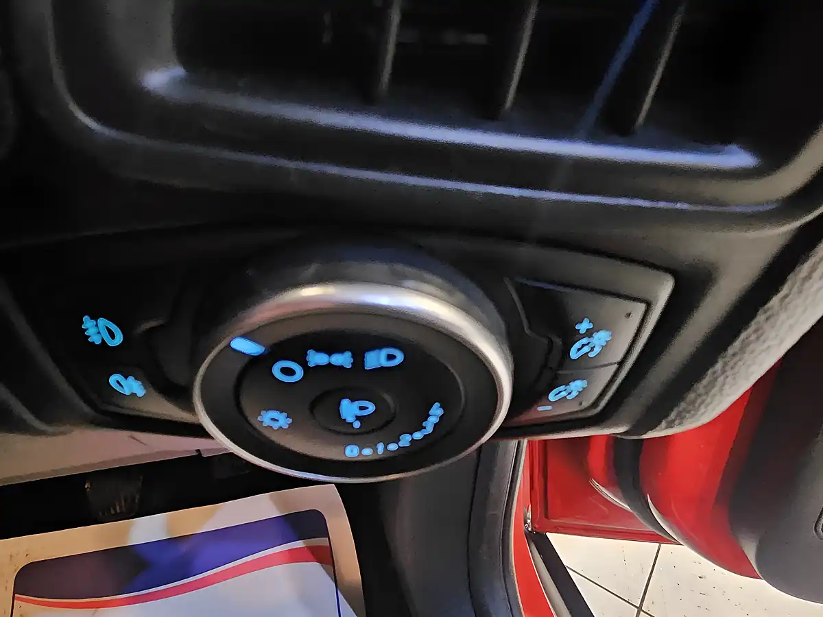 Used 2015 Ford Focus Zetec Red - Interior and Exterior details 17