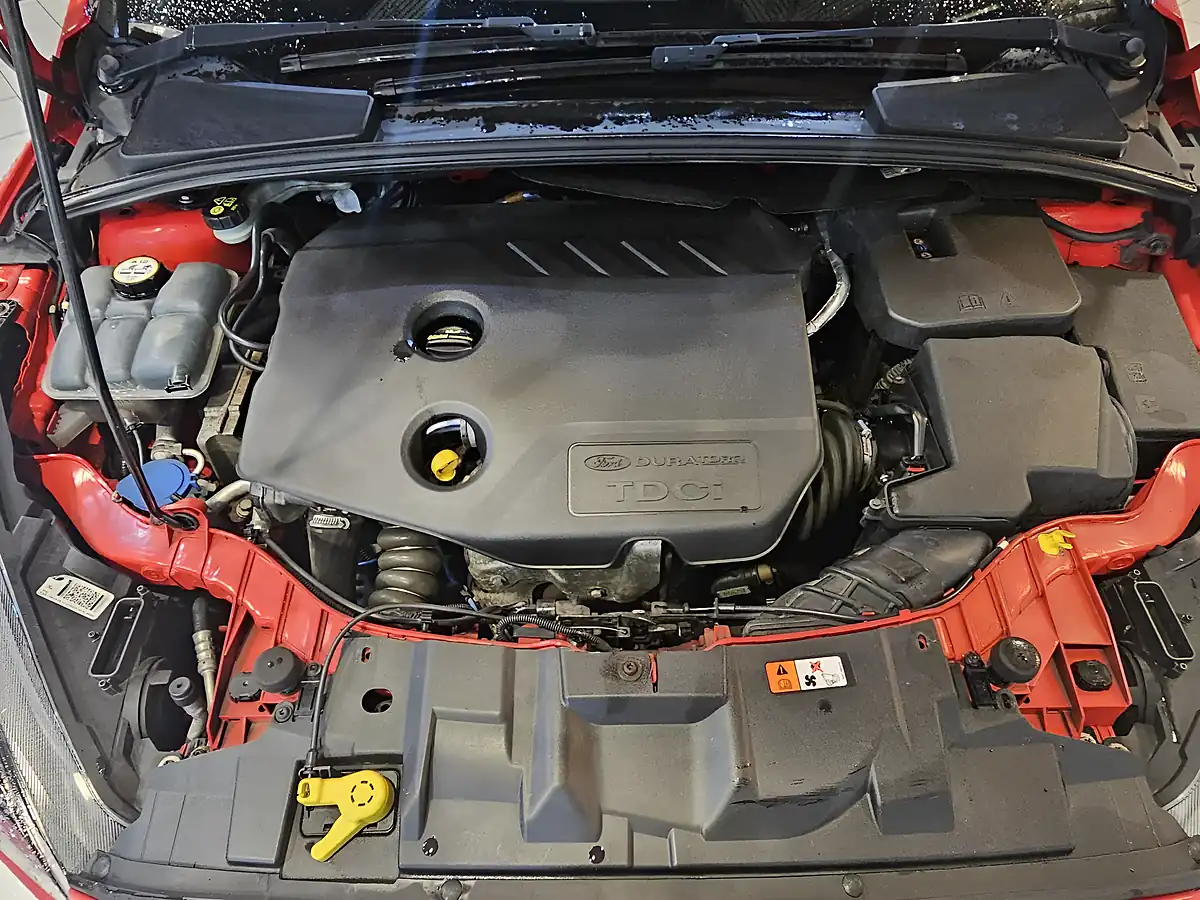 Used 2015 Ford Focus Zetec Red - Interior and Exterior details 20