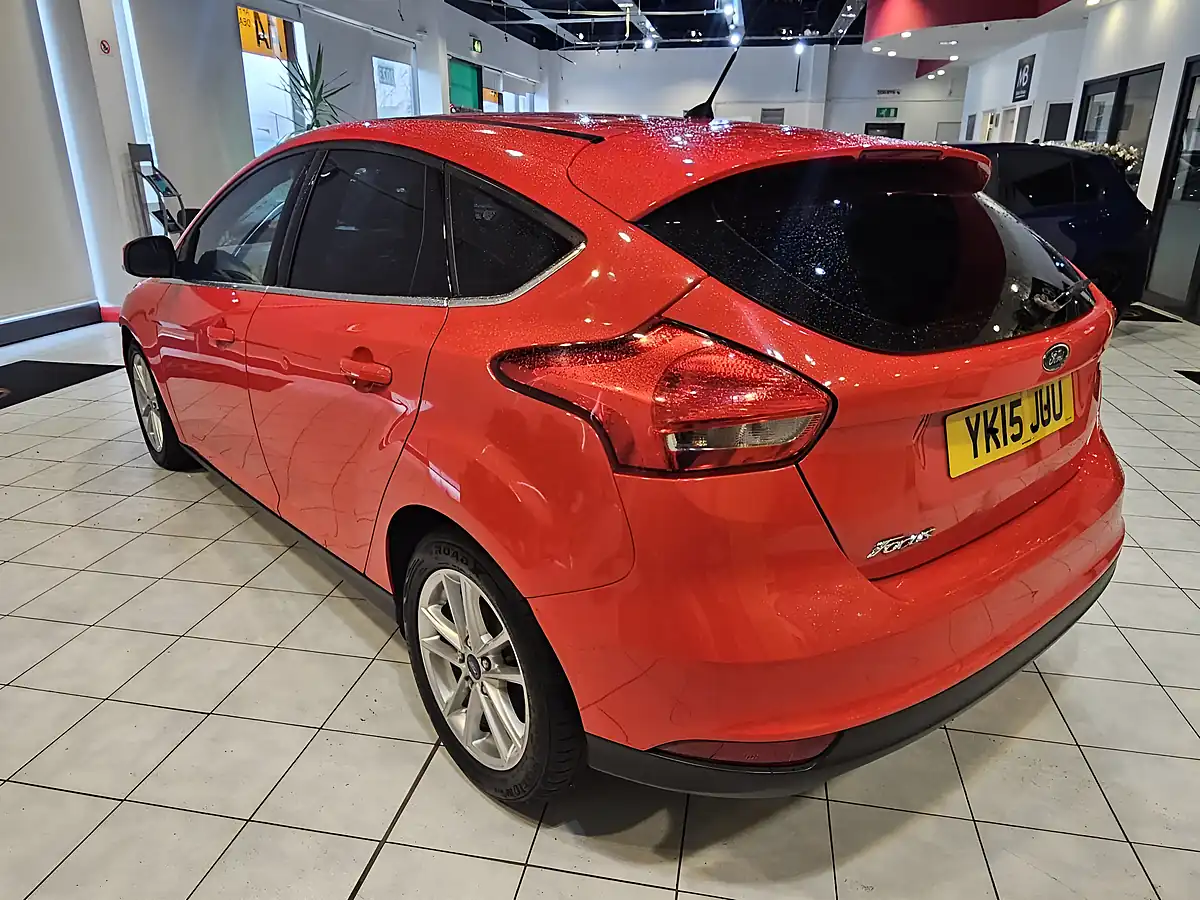 Used 2015 Ford Focus Zetec Red - Interior and Exterior details 5