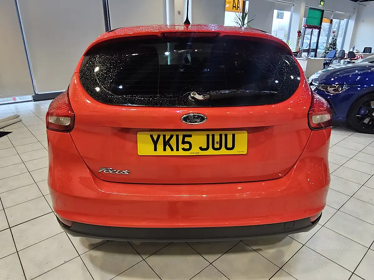 Used 2015 Ford Focus Zetec Red - Interior and Exterior details 6