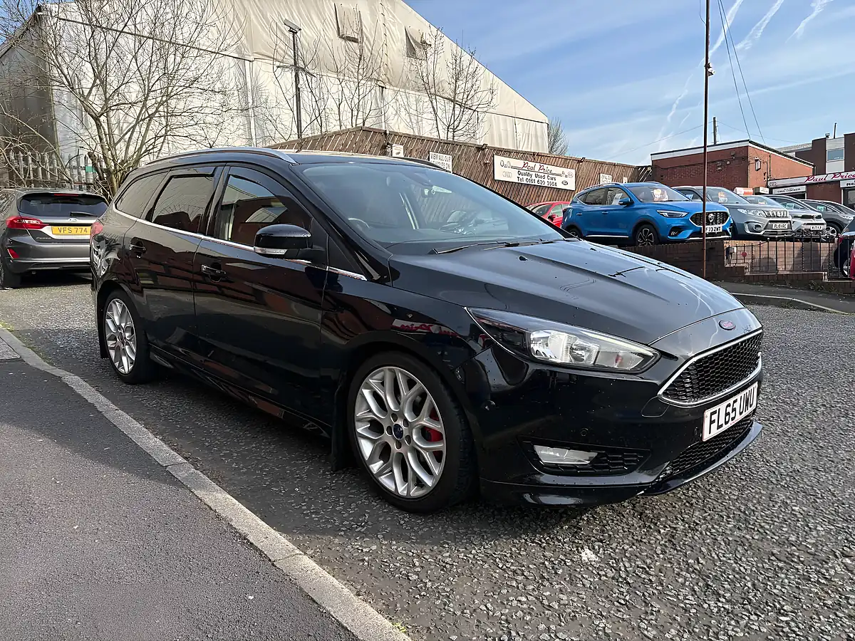 Used 2015 Ford Focus Zetec S Black - Front View