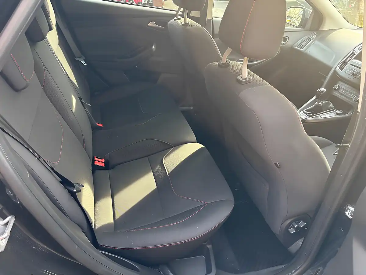 Used 2015 Ford Focus Zetec S Black - Interior and Exterior details 10