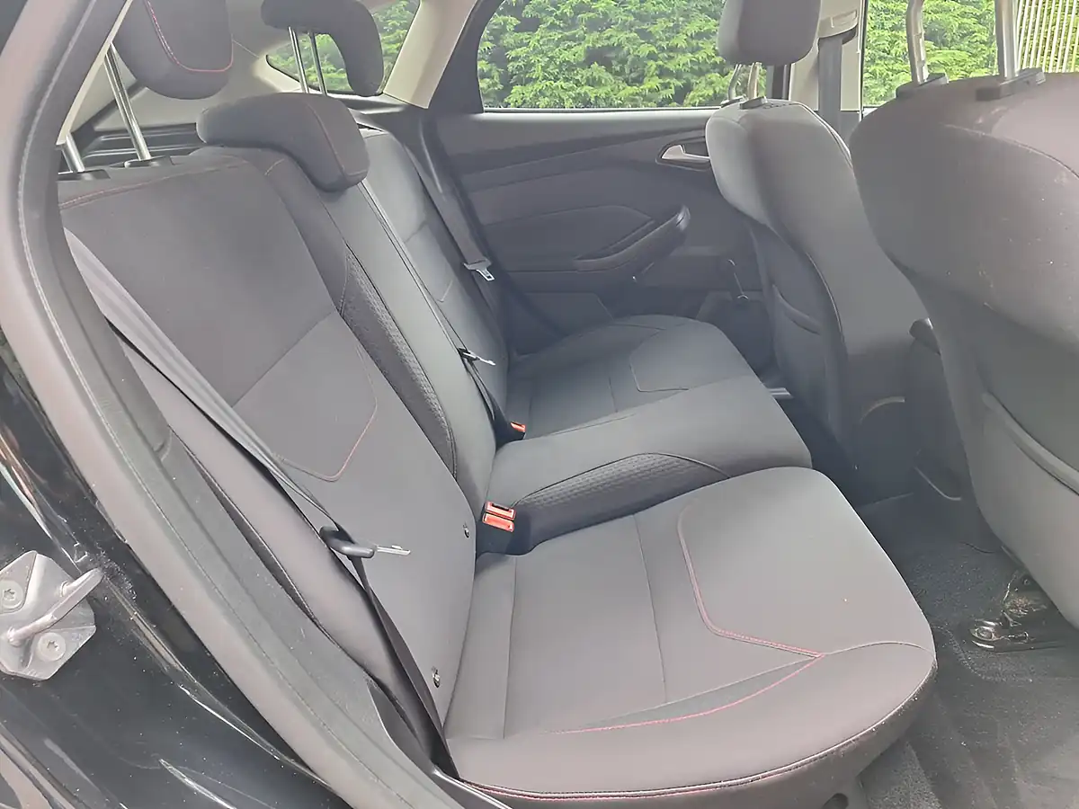 Used 2015 Ford Focus Zetec S Black - Interior and Exterior details 11