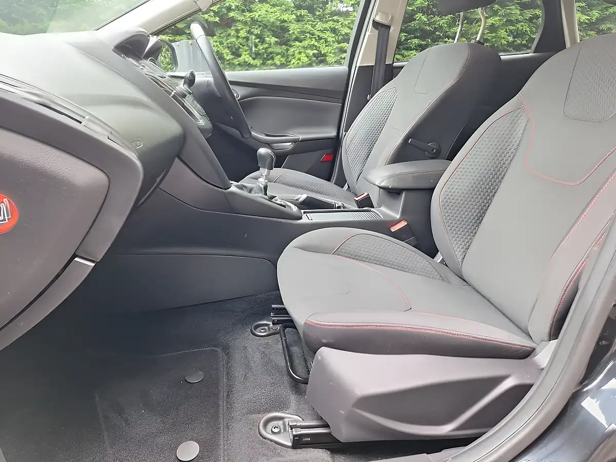 Used 2015 Ford Focus Zetec S Black - Interior and Exterior details 12