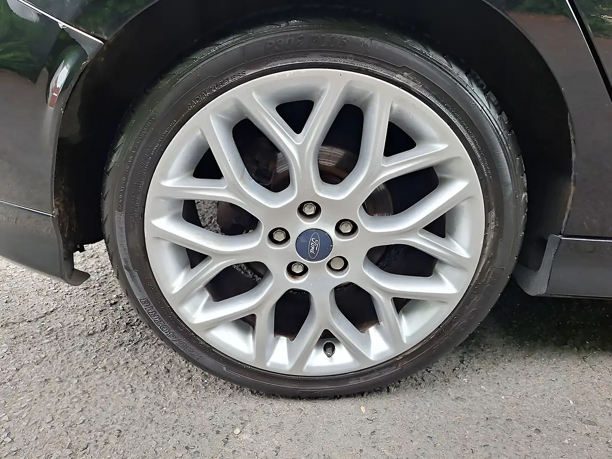 Used 2015 Ford Focus Zetec S Black - Interior and Exterior details 18